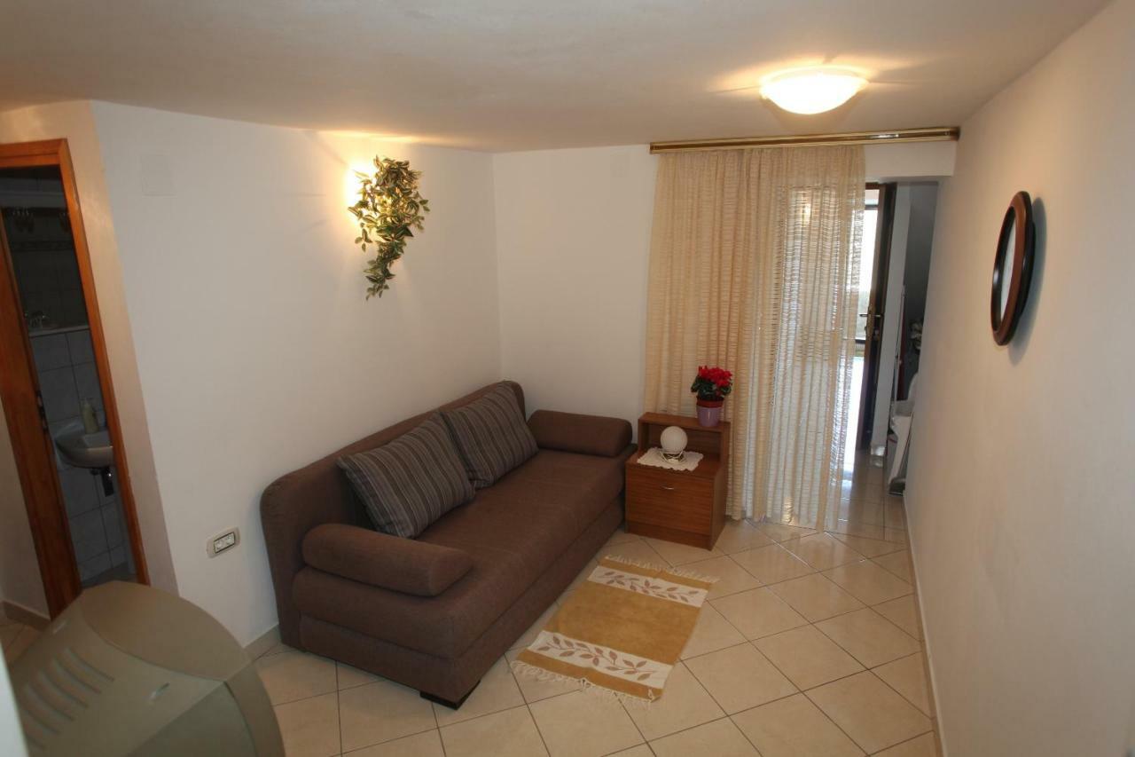 Accommodation Lily Vrana  Экстерьер фото