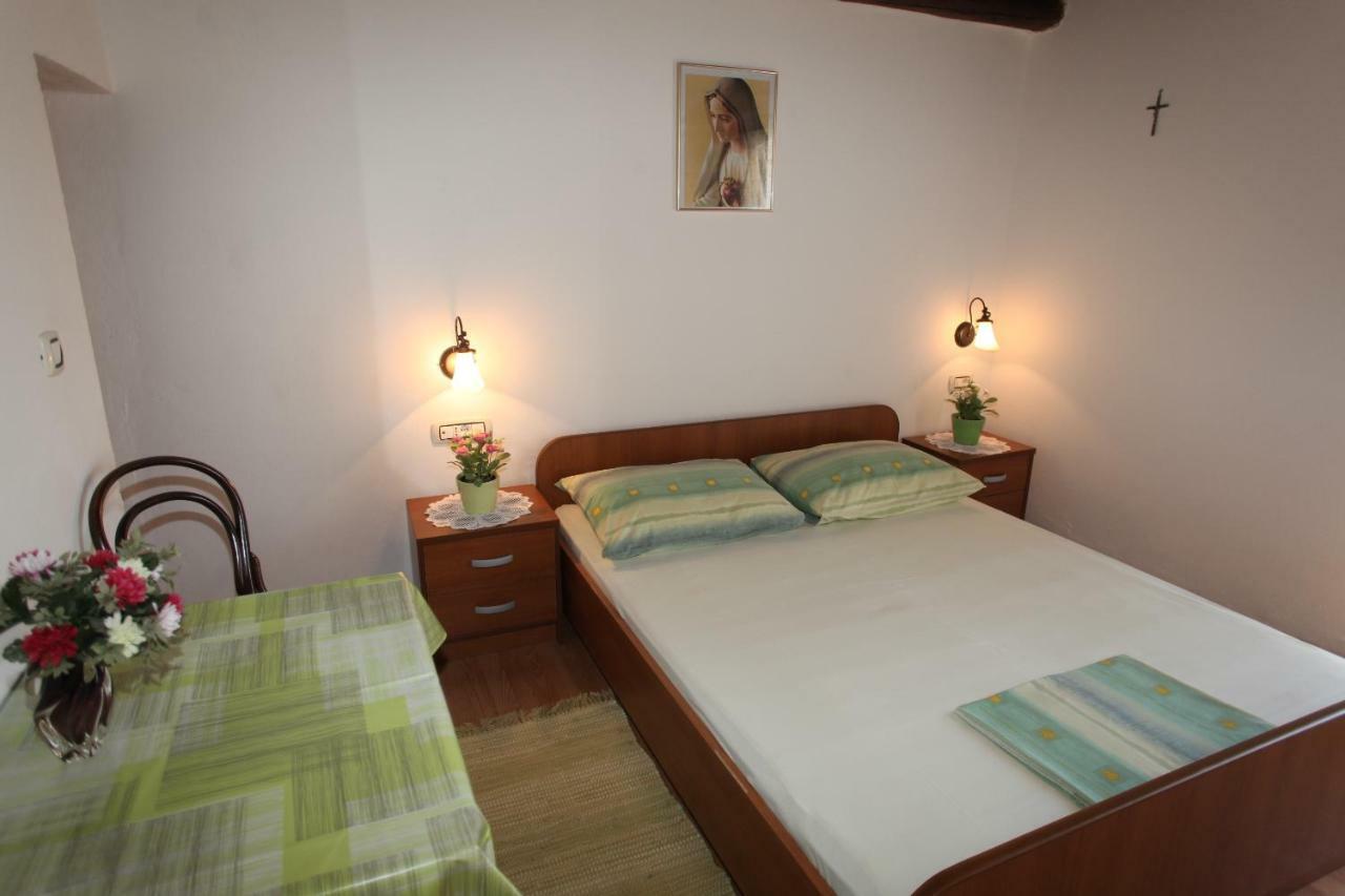 Accommodation Lily Vrana  Экстерьер фото